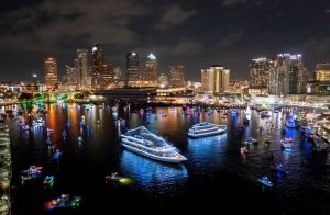 holiday lighted boat parade tampa riverwalk.jpg